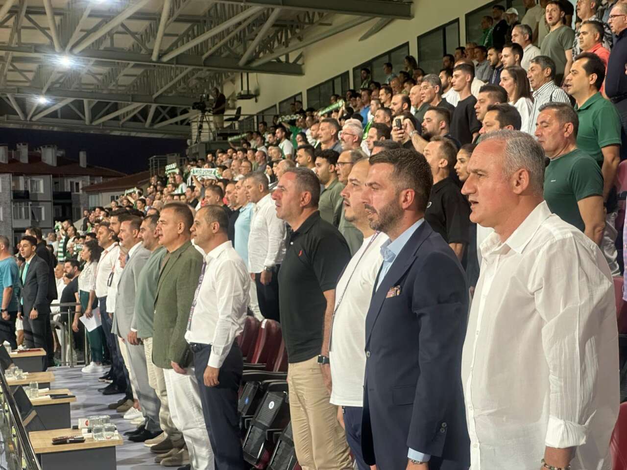 Muğlaspor-Vanspor FK Karşılaşması Atatürk Stadyumu’nda Başladı: Tarihi Gecede Protokol Tribünde 3